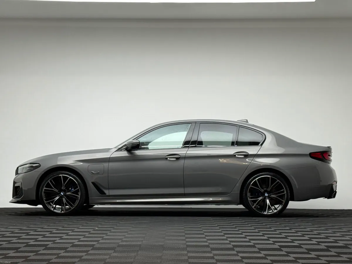 BMW 5-Series 530E M SPORT XDRIVE *BERNINA GREY* - Image 4