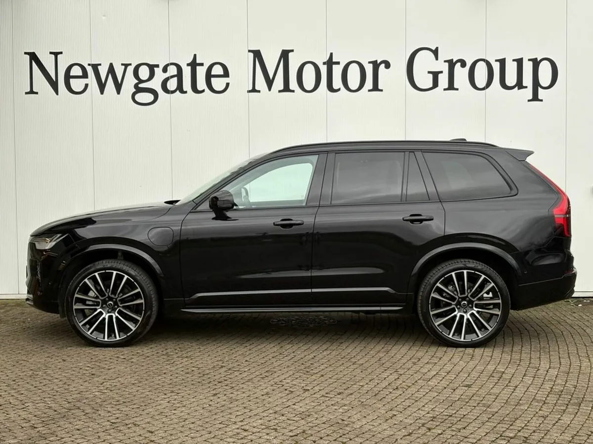 Volvo XC90 T8 ULTRA DARK AWD *SOLD* - Image 2