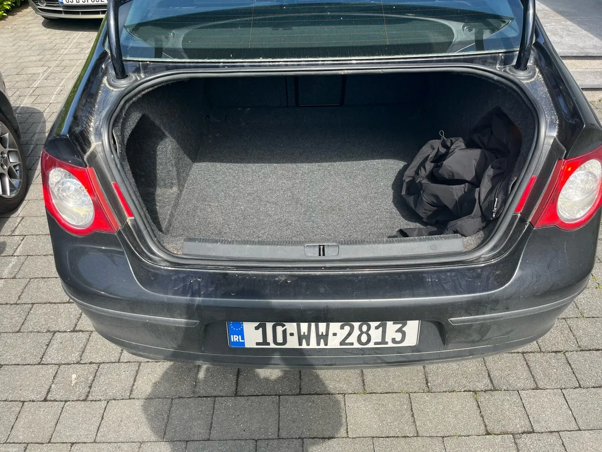 Volkswagen Passat - Image 3