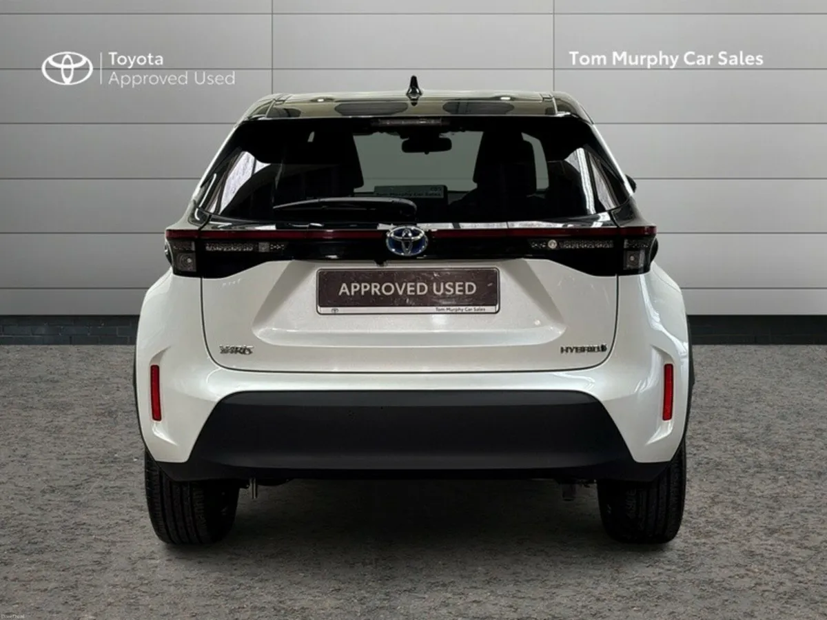 Toyota Yaris Cross LUNA SPORT WITH BI-TONE STYLING - Image 4