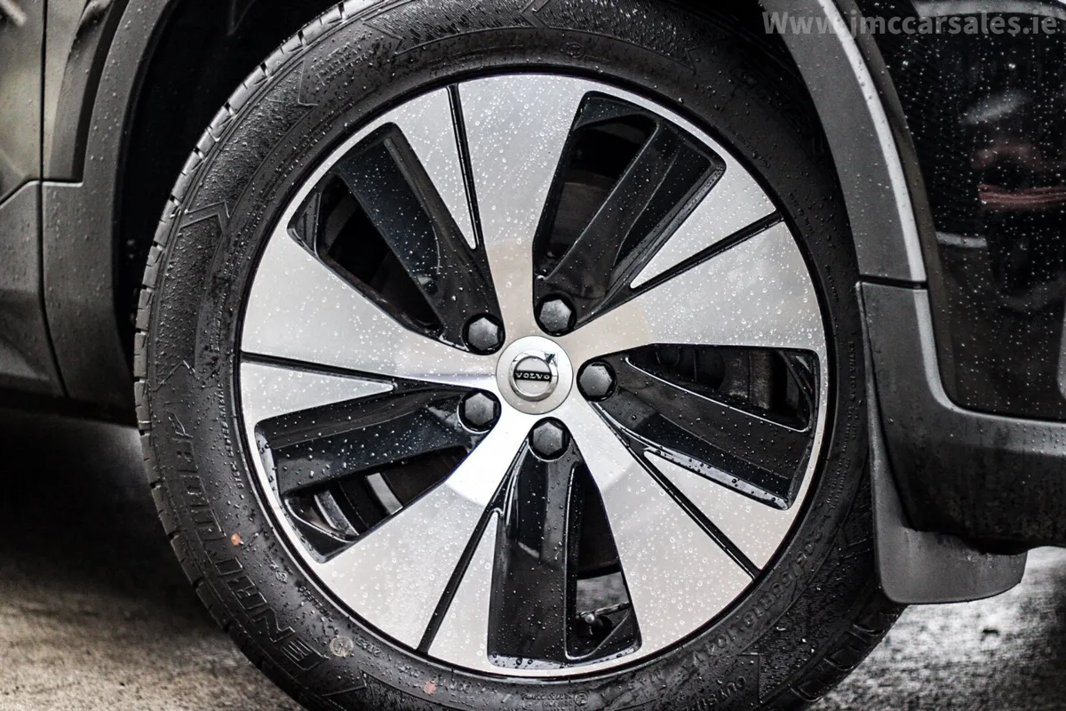2022 VOLVO XC40 T-4 PLUS BRIGHT - Image 4