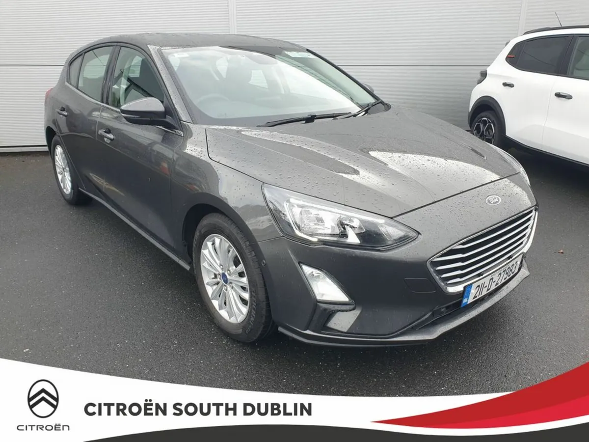 Ford Focus Titanium Edition, Automatic, Petrol, 23 - Image 3