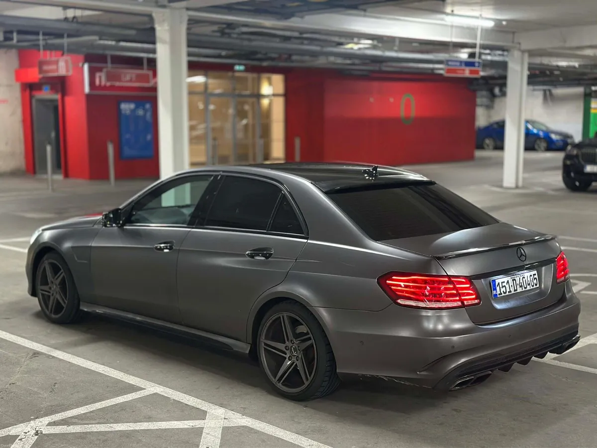 Mercedes E220 - Image 4