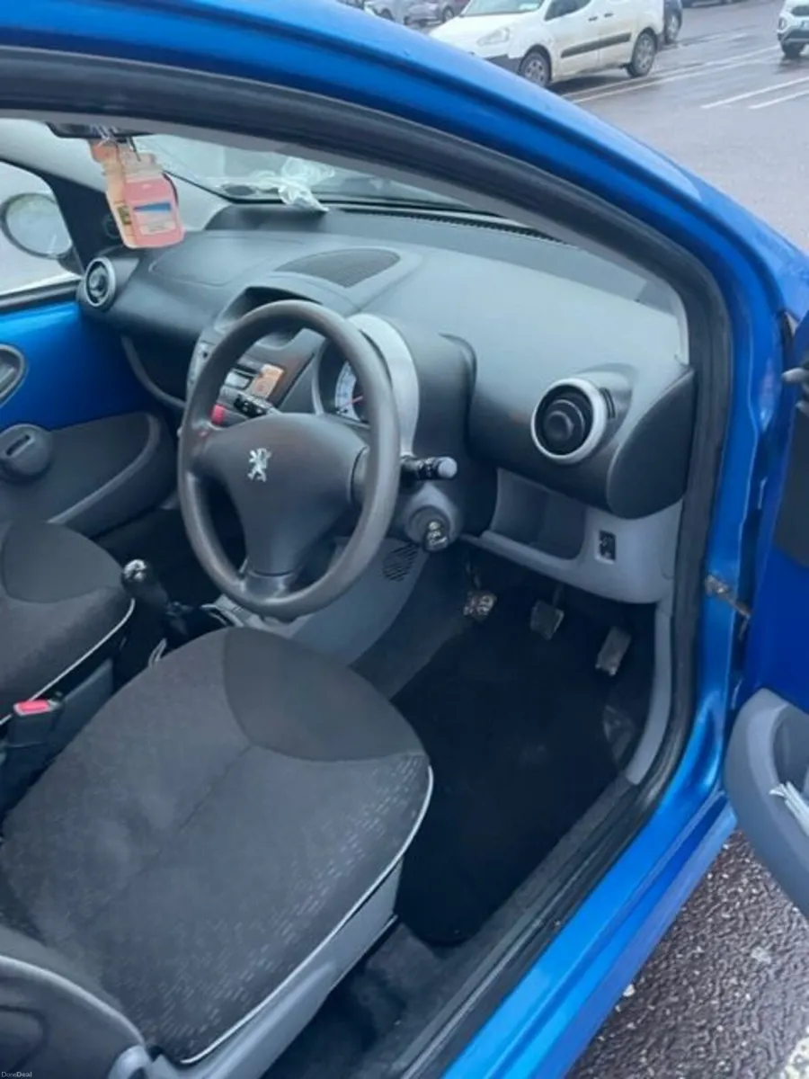 Peugeot 107 2011 - Image 2