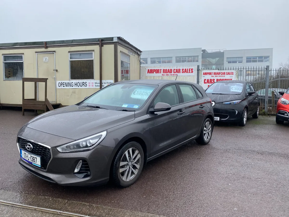 Hyundai i30 2017 SERVICE HISTORY - Image 1