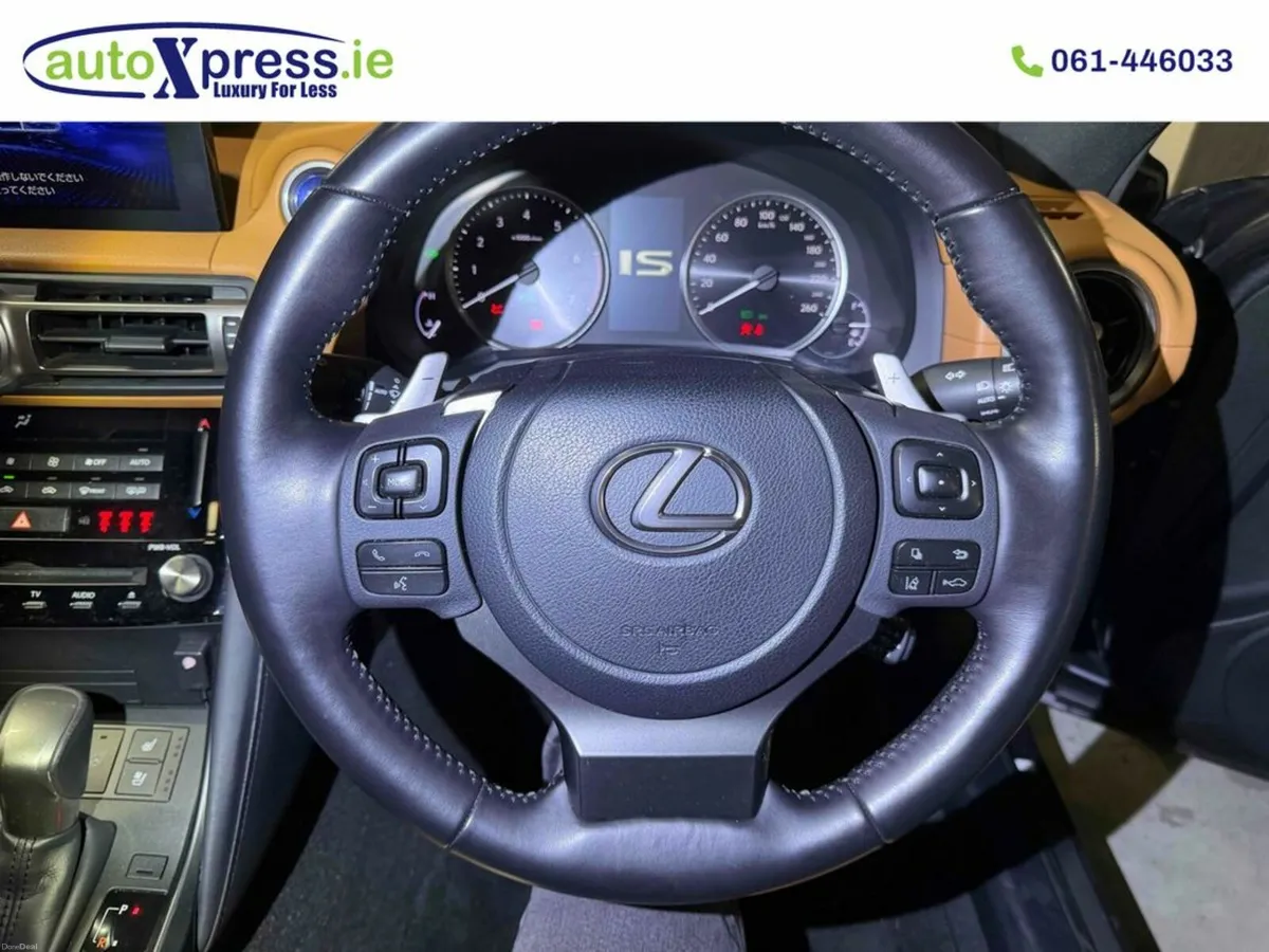 Lexus IS IS300H VERSION L - Image 2