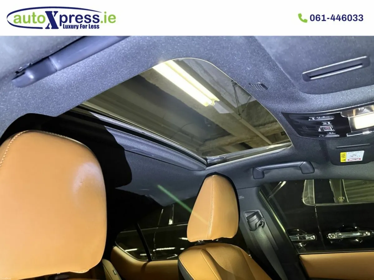 Lexus IS Panoramic Sunroof VERSION L - Image 2
