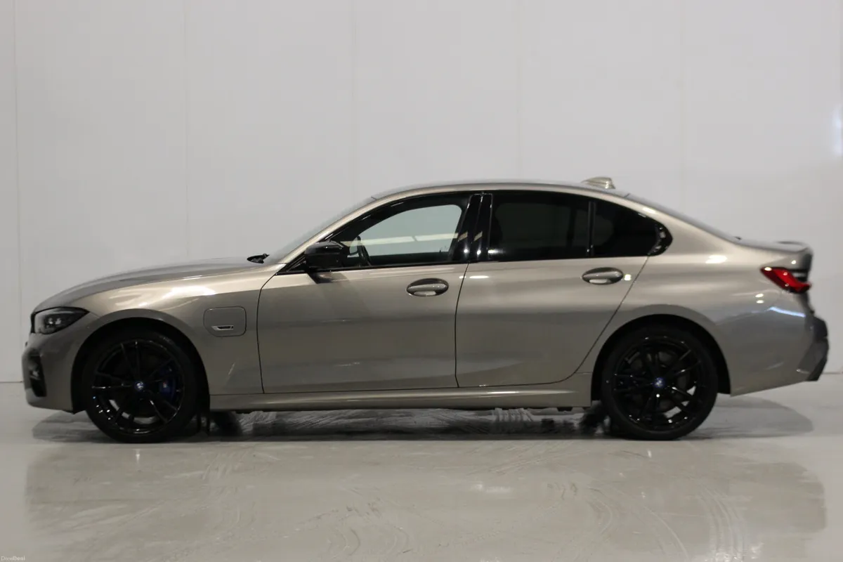 BMW 3-Series 2021 - Image 4