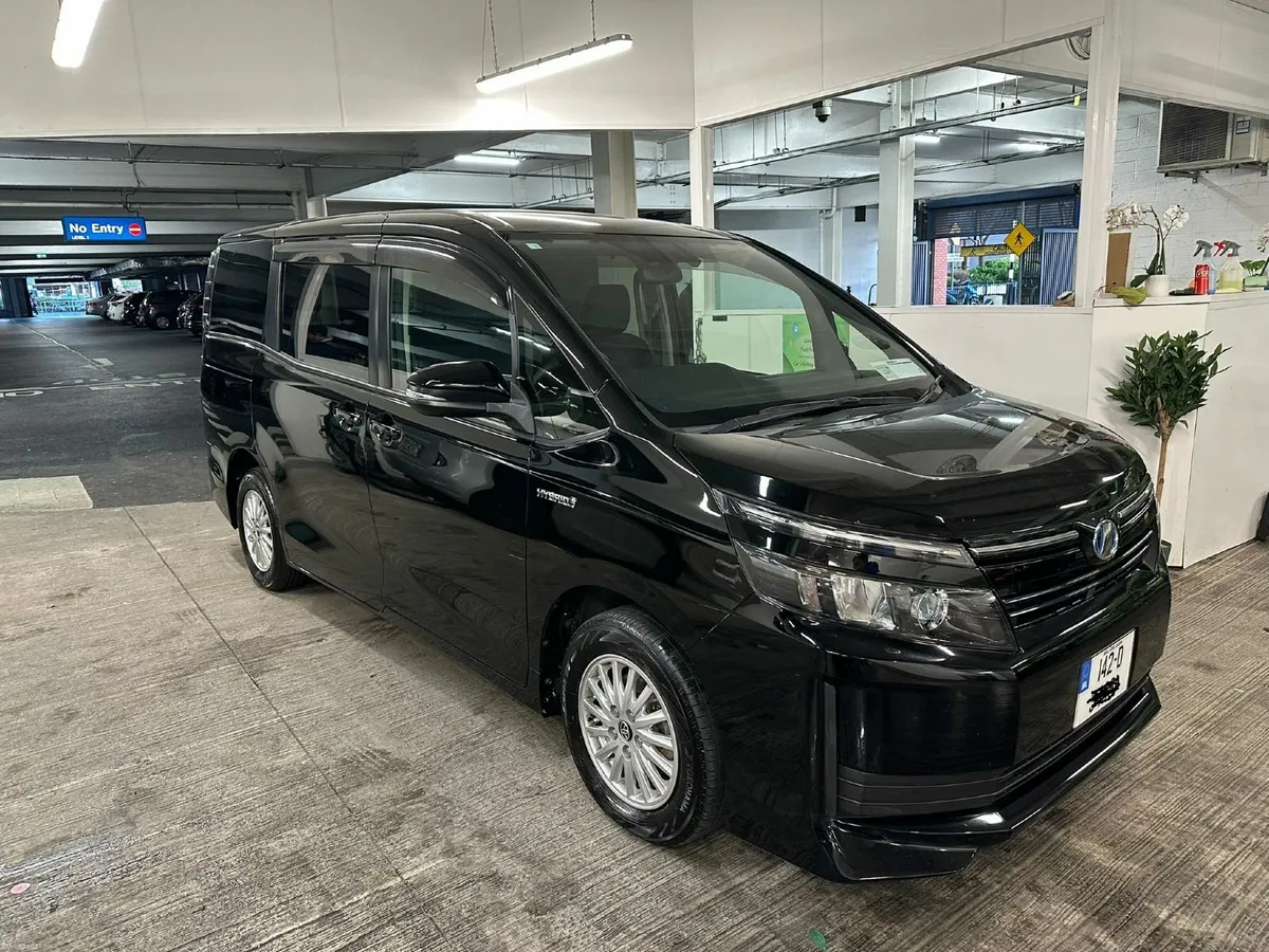 Toyota Voxy 2014 - Image 1