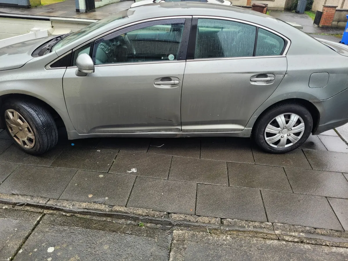 Toyota Avensis 2011 - Image 2