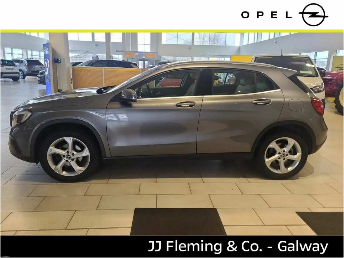 Mercedes-Benz GLA GLA 180 URBAN - Image 3