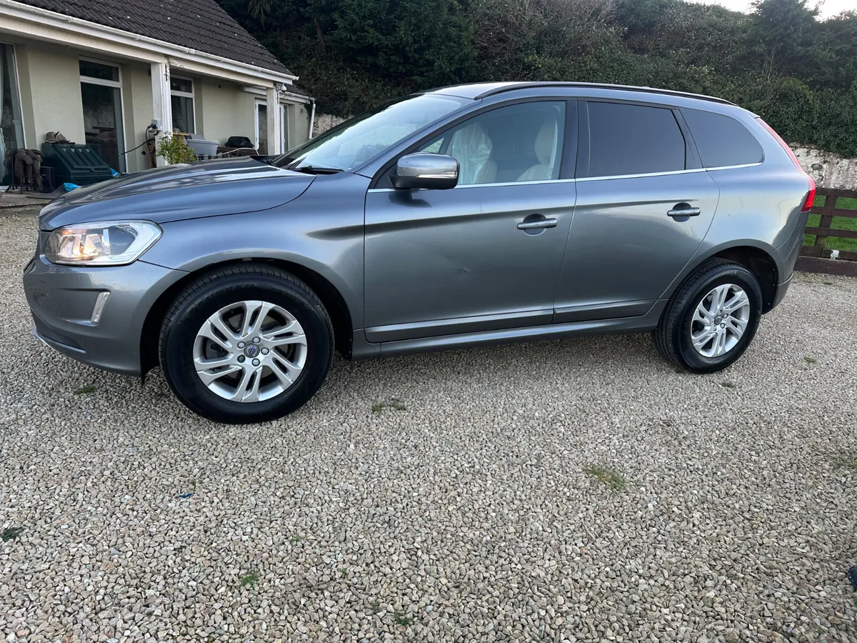 Volvo XC60 2.0 D 2 WD Manual 2017 - Image 3