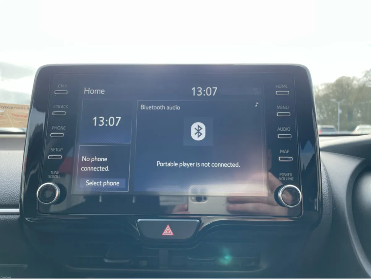 Toyota Yaris 1.5 LUNA SPORT 4DR AUTO - Image 6