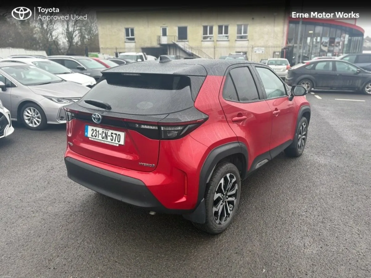 Toyota Yaris Cross YARIS CROSS LUNA SPORT - Image 3