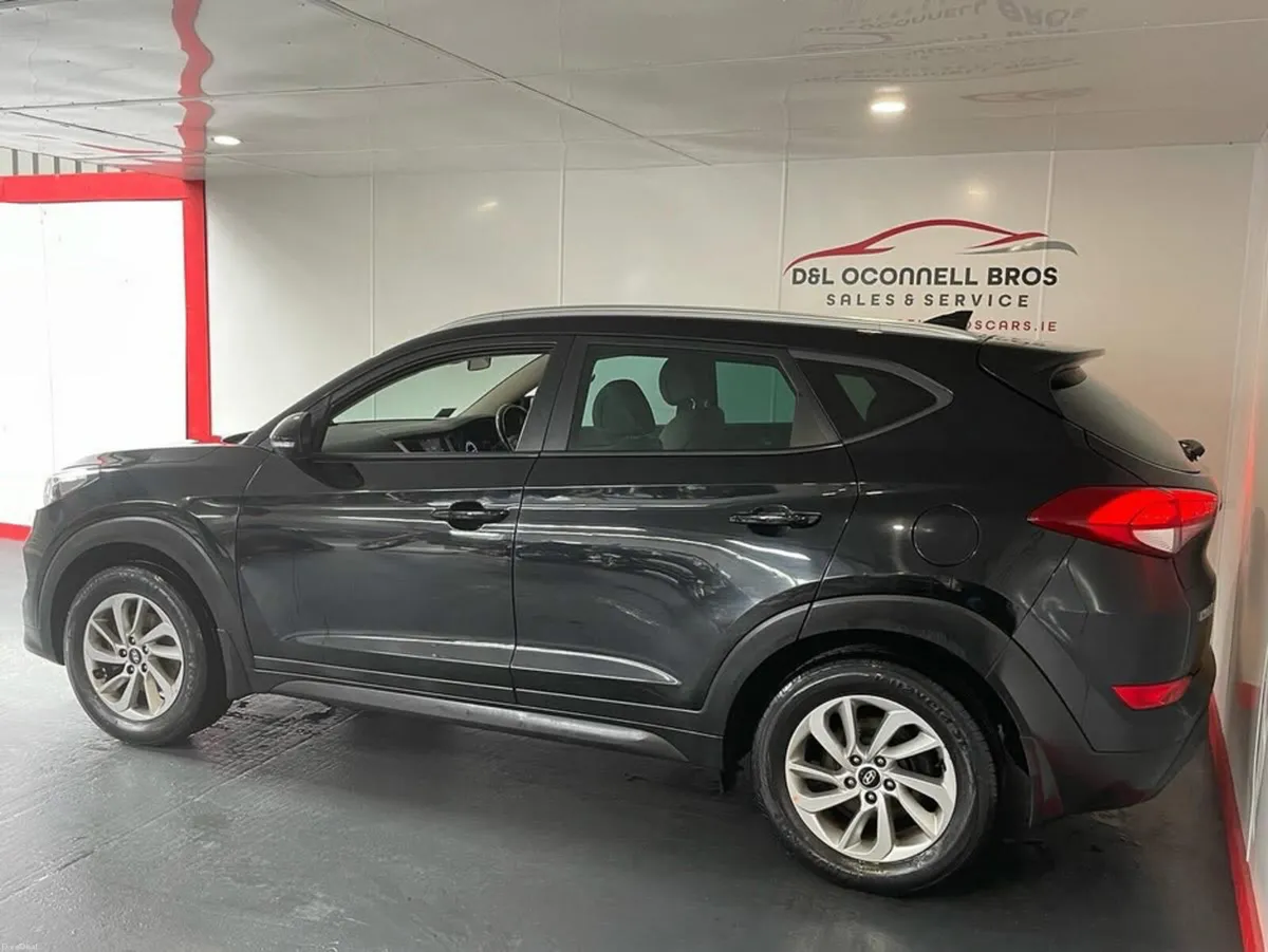Hyundai Tucson EXECUTIVE 5DR - Image 2