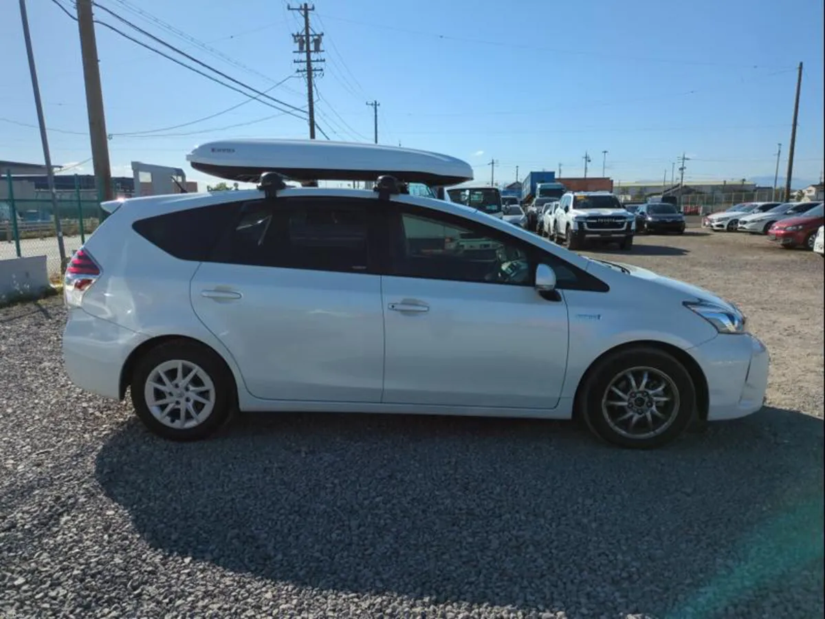 TOYOTA PRIUS ALPHA 2013 - Image 2