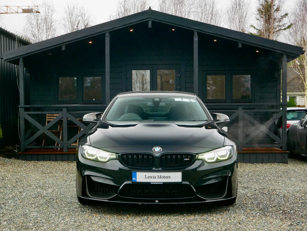 BMW M4 2019 - Image 2