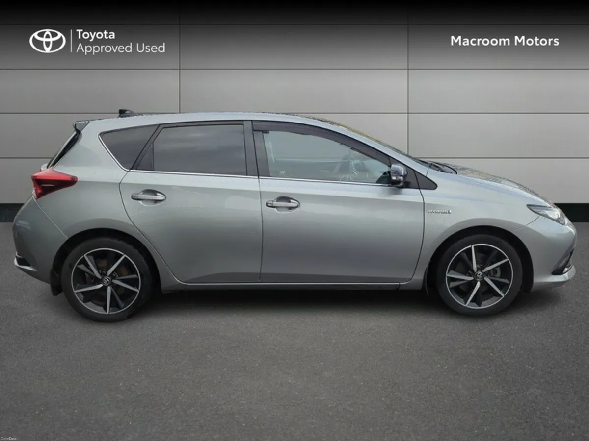 Toyota Auris AURIS HYBRID LUNA SPORT - Image 3