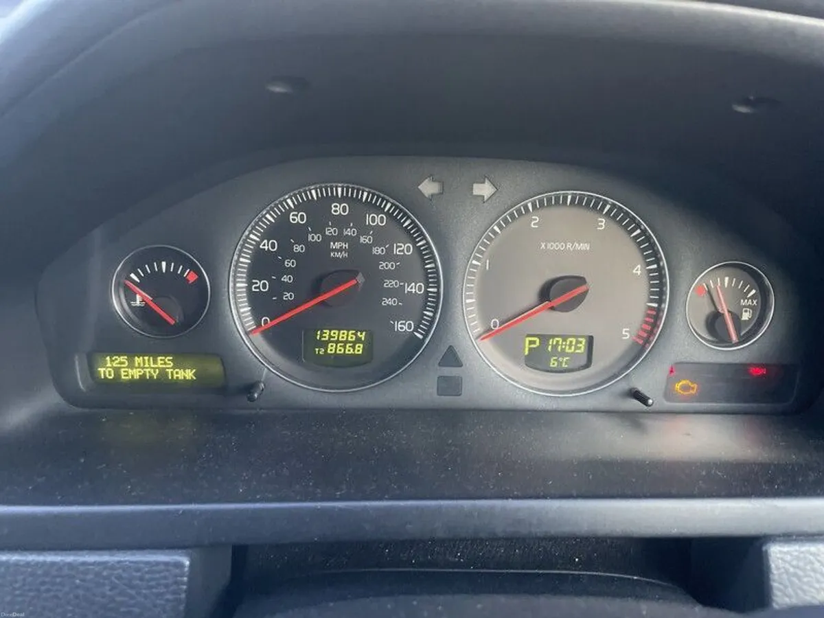 2004 Volvo XC90 - Image 2