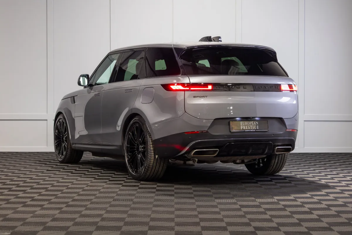2025 Range Rover Sport P460e SE - Image 4