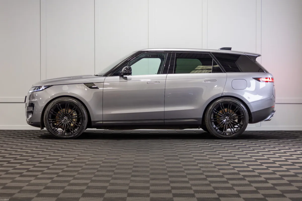 2025 Range Rover Sport P460e SE - Image 3