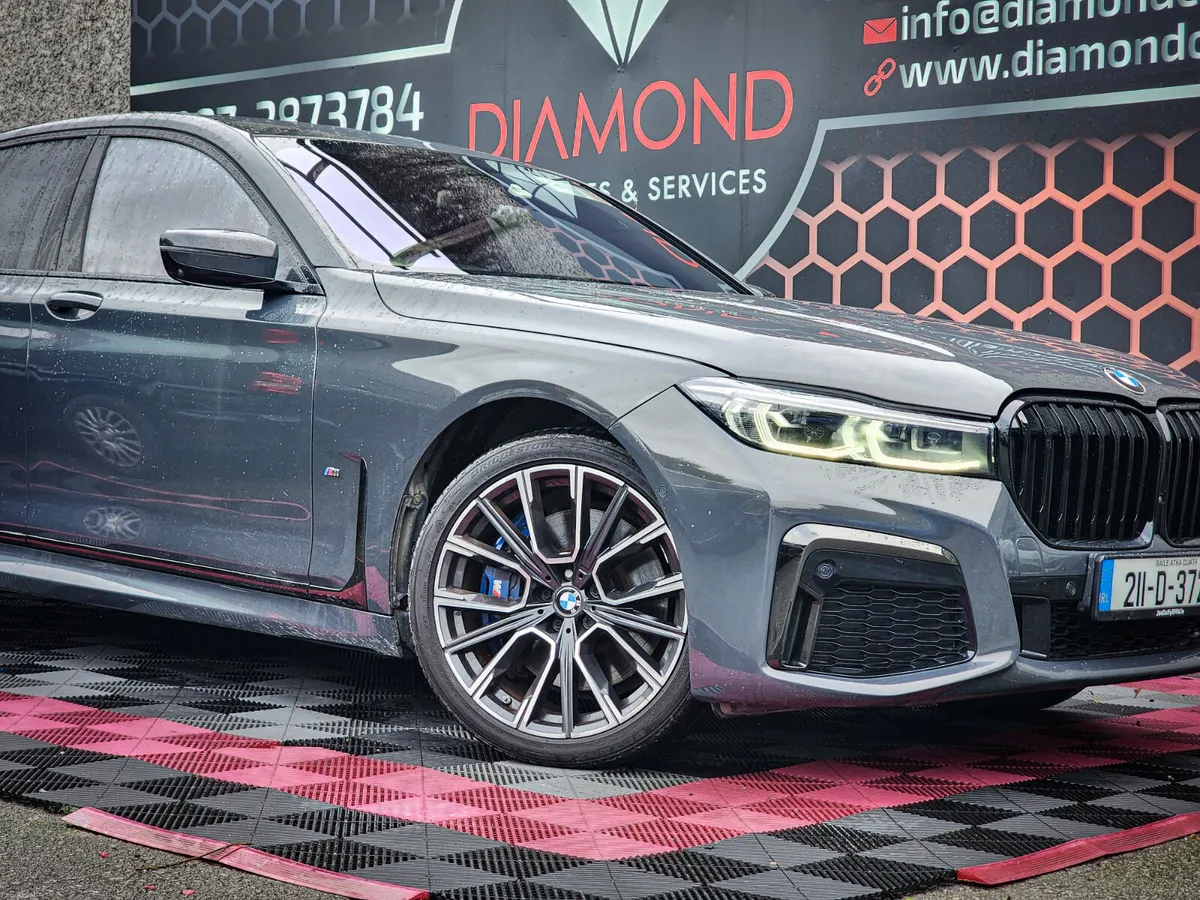 2021 BMW 7-Series M745e Petrol Plug-in Hybrid - Image 4