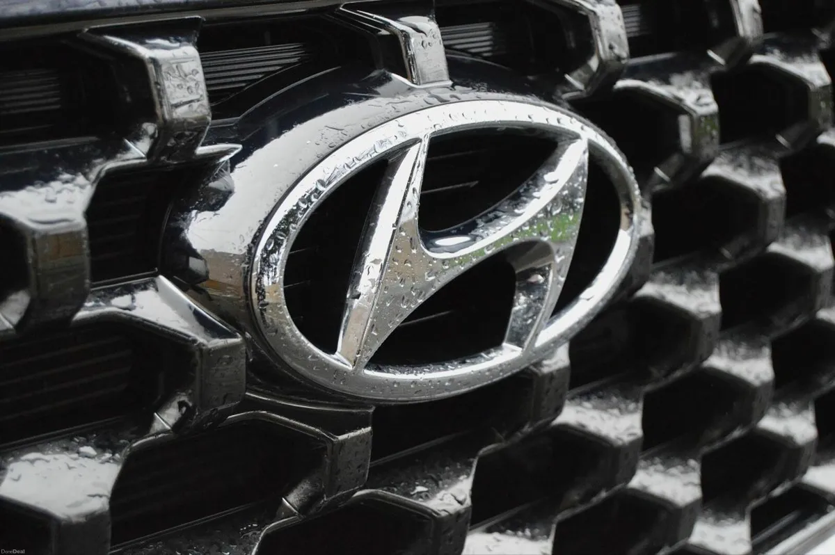 Hyundai Santa Fe 1.6 PHEV 4WD Executive Plus Auto - Image 3