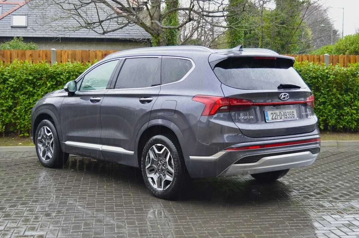 Hyundai Santa Fe 1.6 PHEV 4WD Executive Plus Auto - Image 4