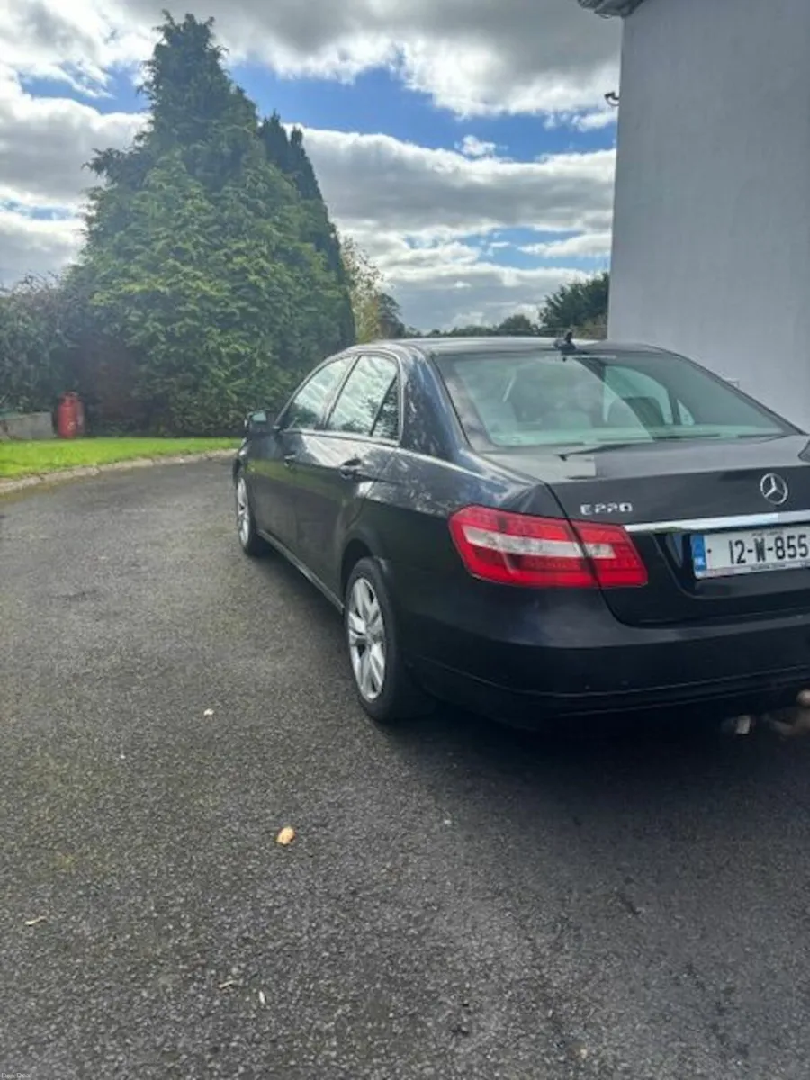 Mercedes-Benz E-Class 2012 - Image 2