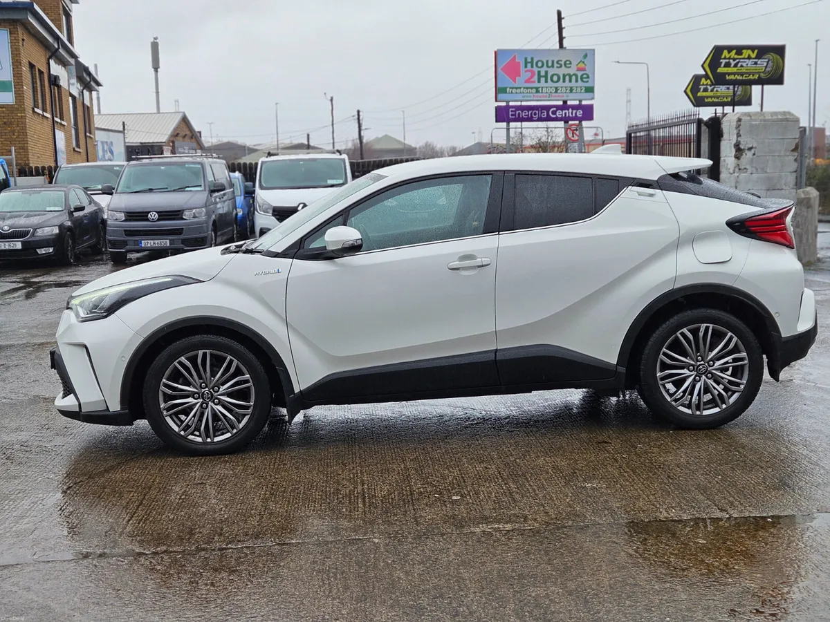 221 Toyota C-HR1.8 Hybrid SOL - Image 4