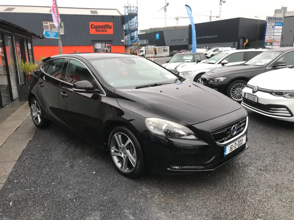 2016 Volvo V40 Automatic - Image 4