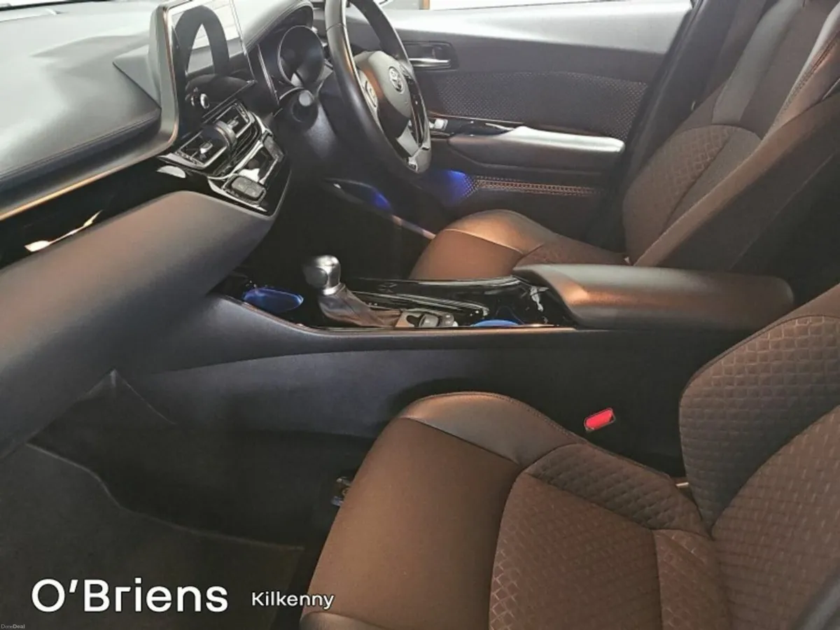 Toyota C-HR 1.8 HYBRID SPORT - Image 4