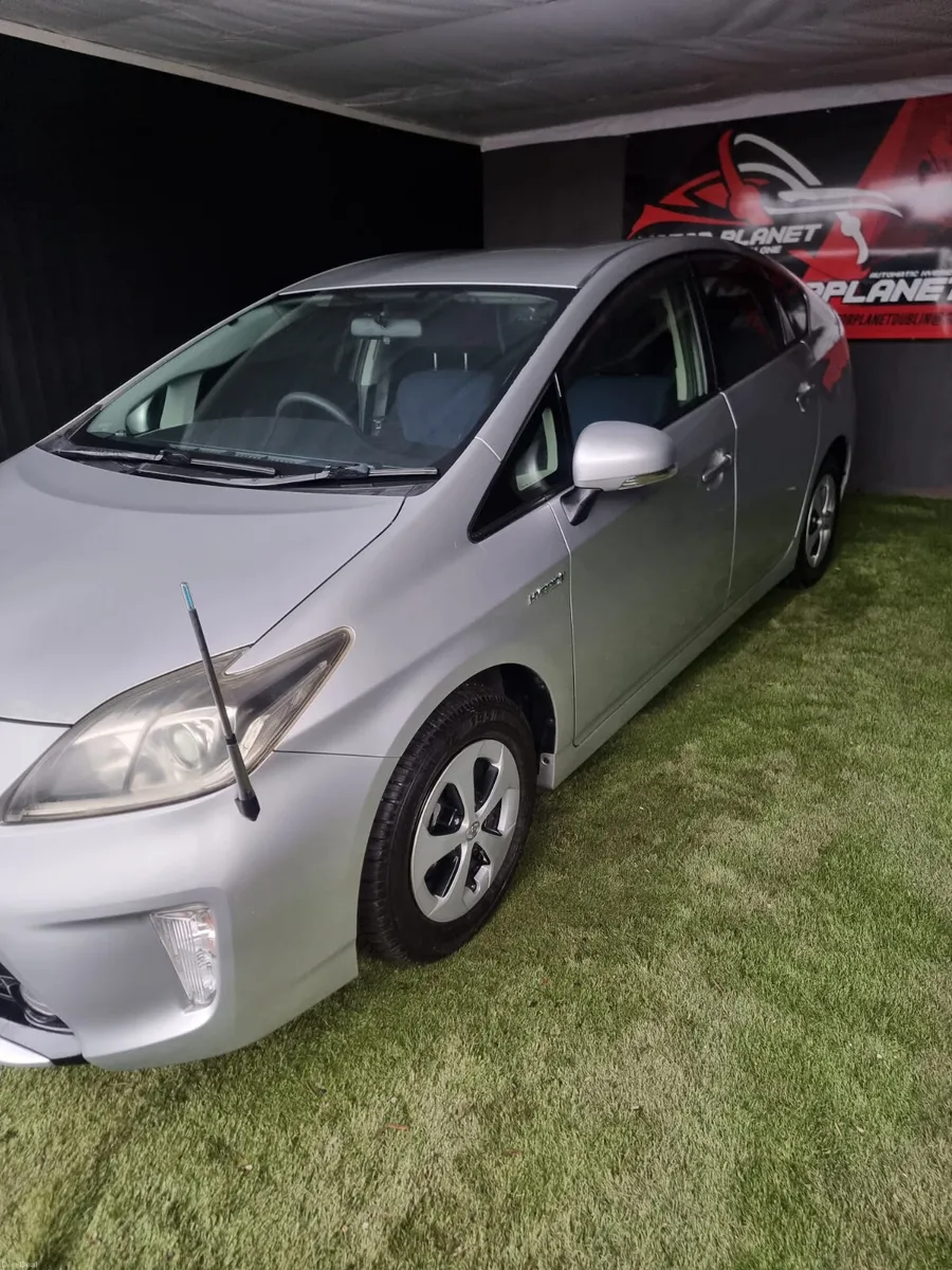 2014 Toyota Prius Automatic - Image 3