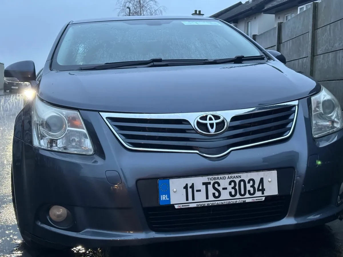 Toyota Avensis 2011 - Image 2