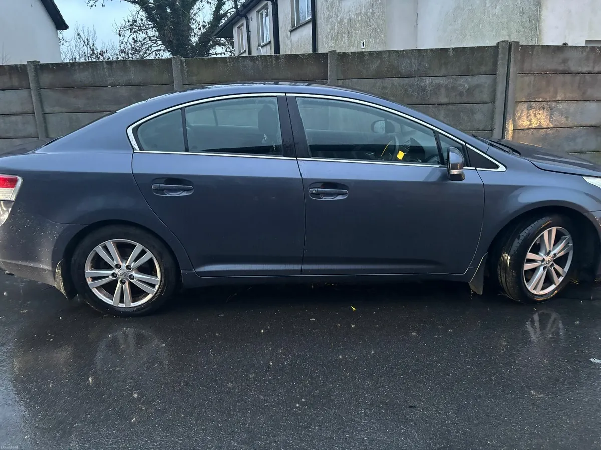 Toyota Avensis 2011 - Image 4