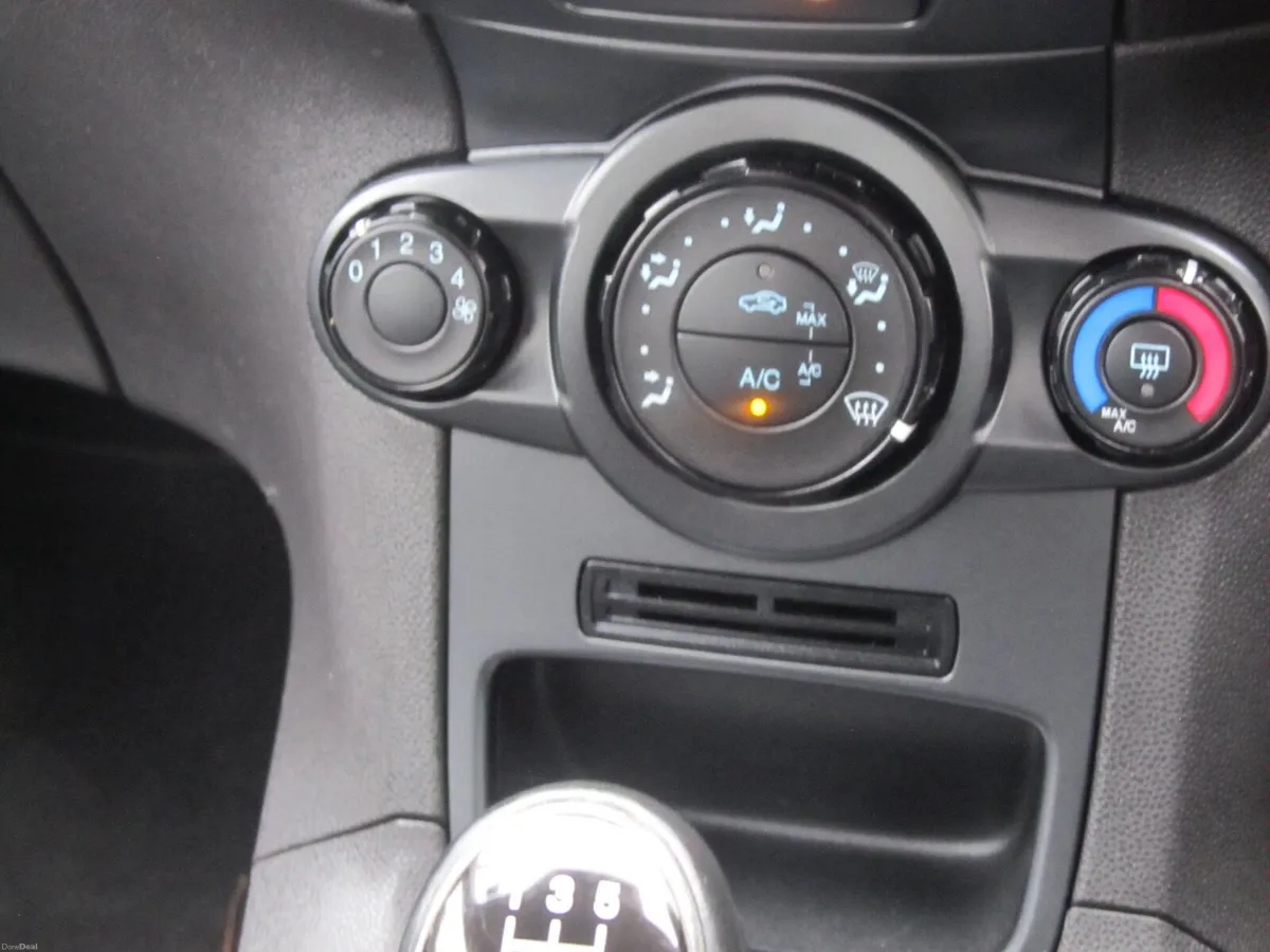 Ford Fiesta 1.2 Zetec Petrol 5 door 2015 with FSH - Image 6