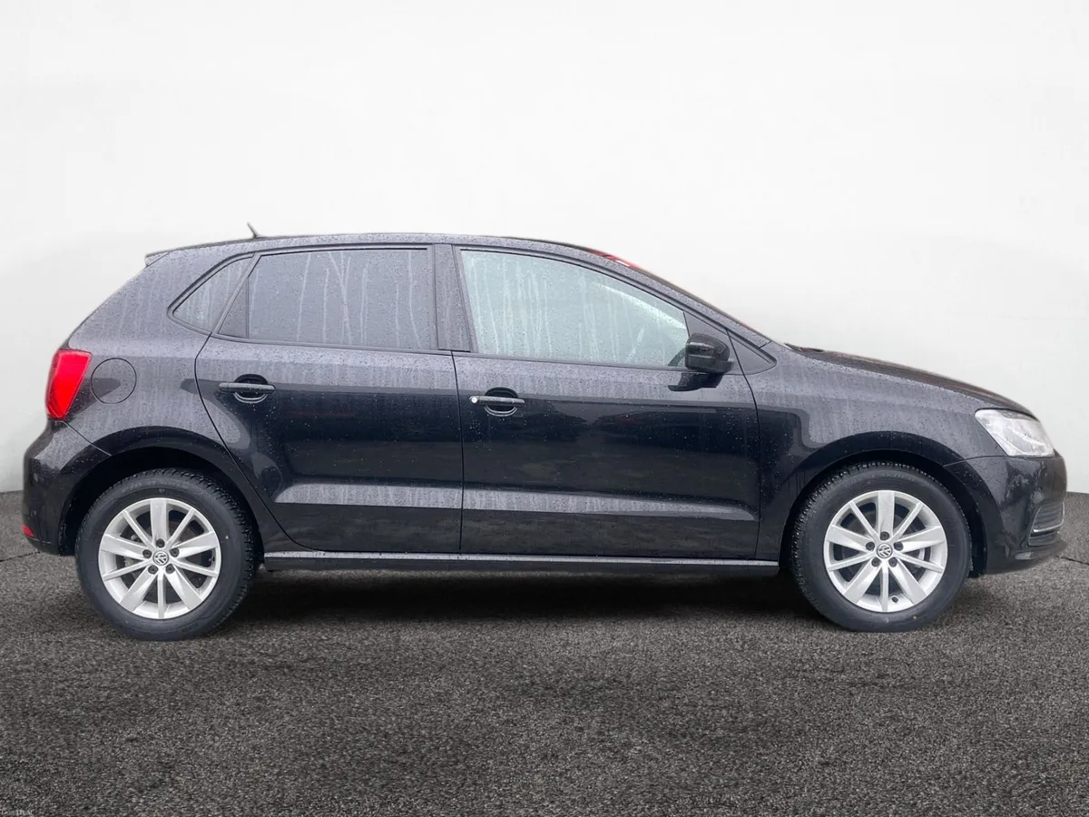 VOLKSWAGEN POLO 2015 AUTOMATIC - Image 2