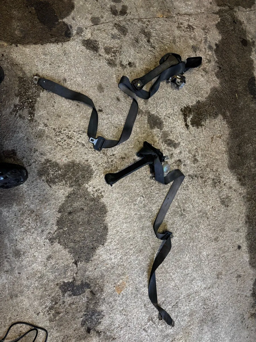 Assorted e10 Corolla parts (1993-1997) - Image 4