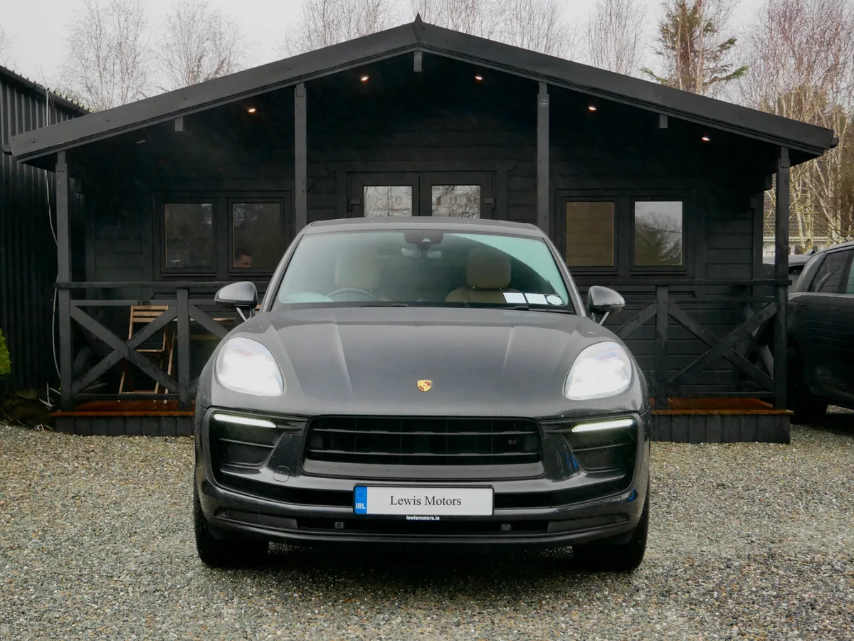 2023 Porsche Macan - Image 2