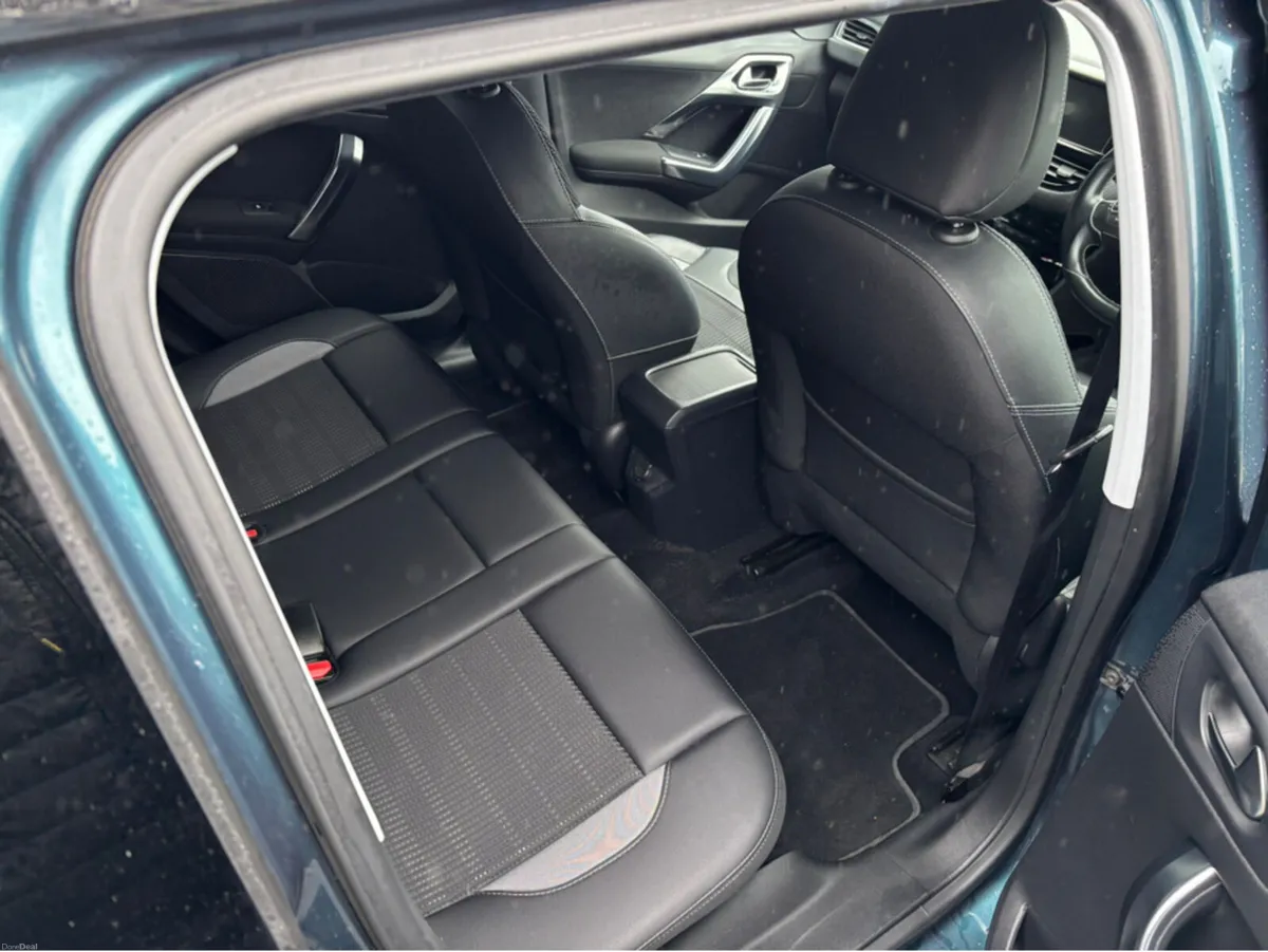 Peugeot 2008 Peugeot 2008 1.2,auto petrol, - Image 4