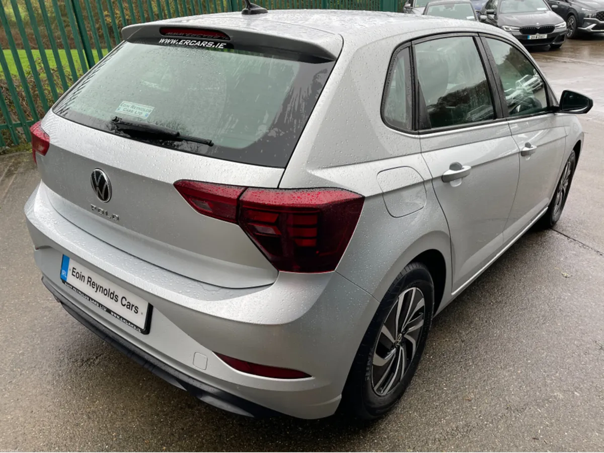Volkswagen Polo 1.0 MPI 5SPEED 80HP 5DR LOW KMS! A - Image 6