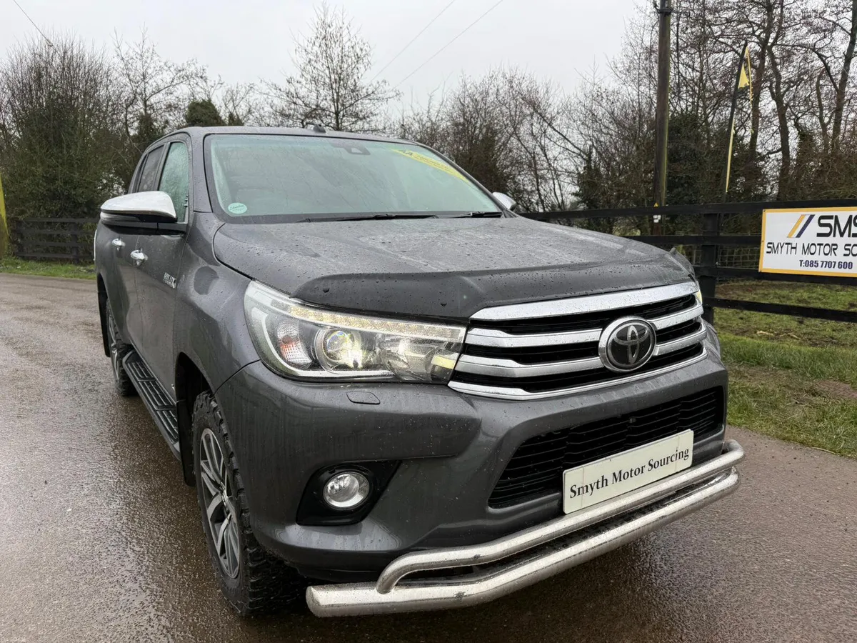 202 Toyota Hilux Invincible Low Miles***** - Image 2