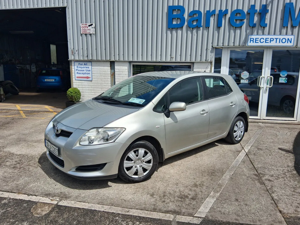 Toyota Auris 2008 - Image 2