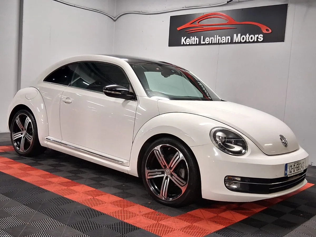 2012 Volkswagen Beetle **MINT CONDITION** - Image 1