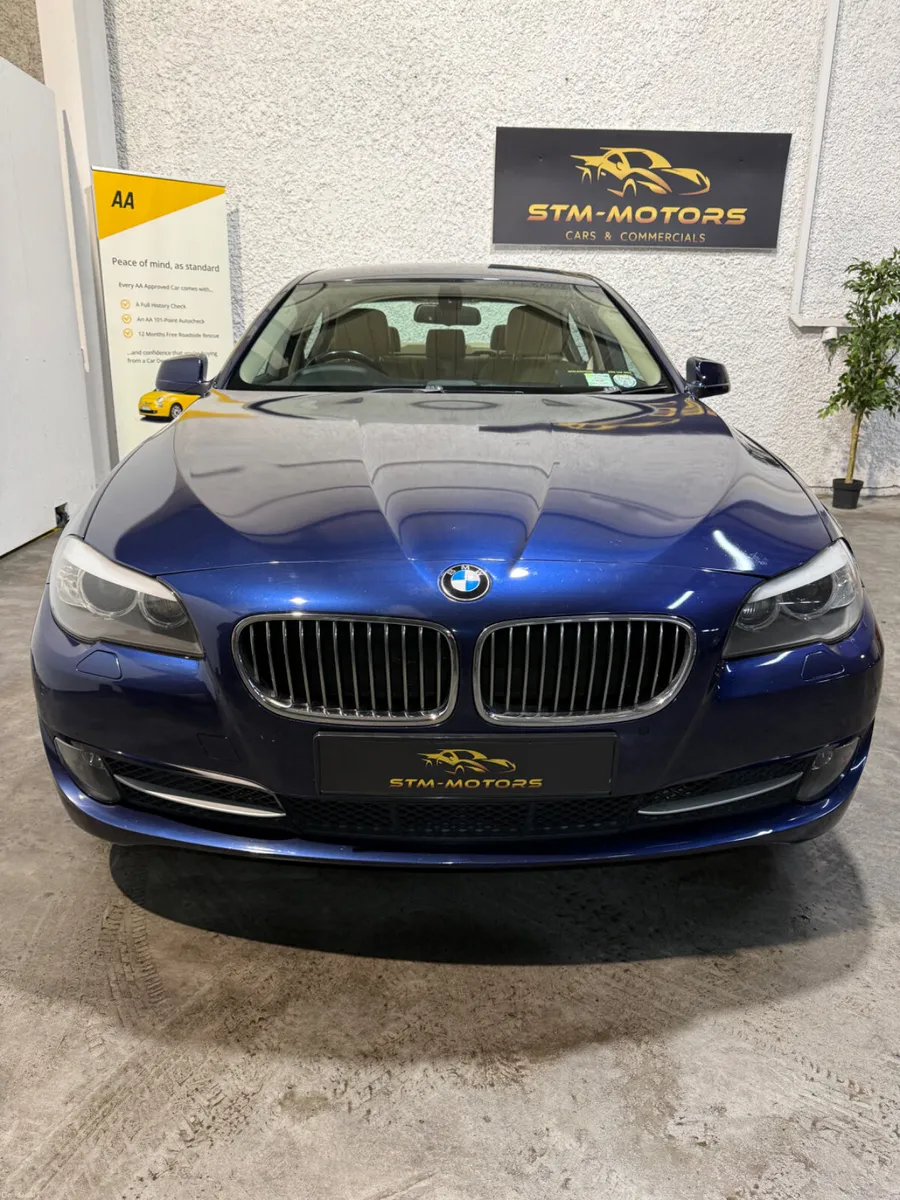 BMW 5-Series 2011 - Image 2