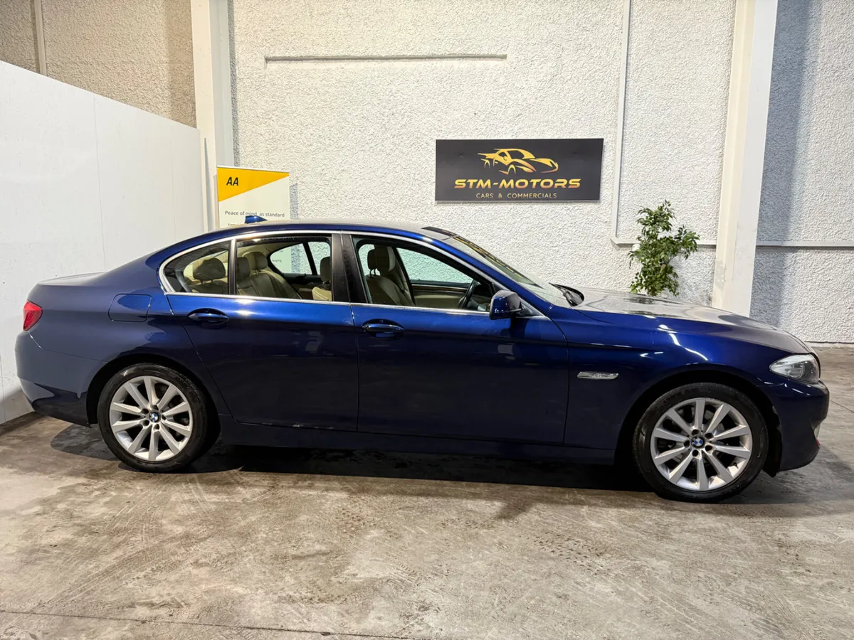 BMW 5-Series 2011 - Image 3