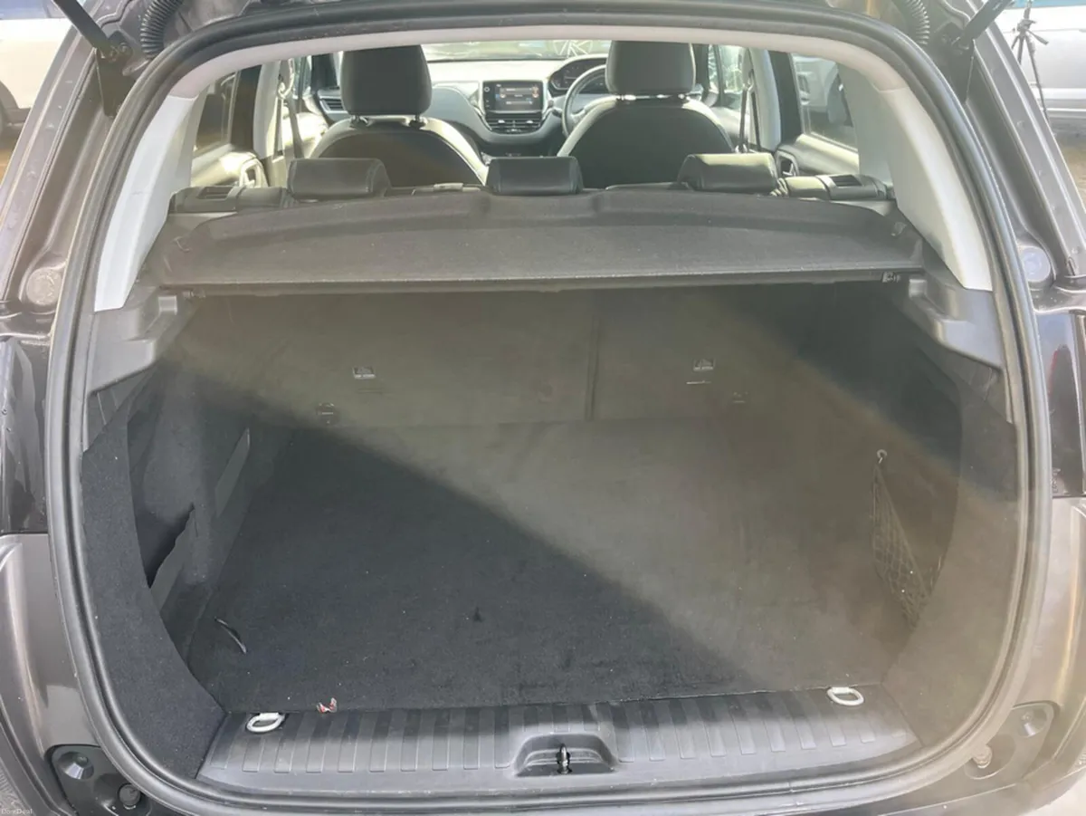 Peugeot 2008 AUTOMATIC 1.2 PETROL CROSS CITY MODEL - Image 4