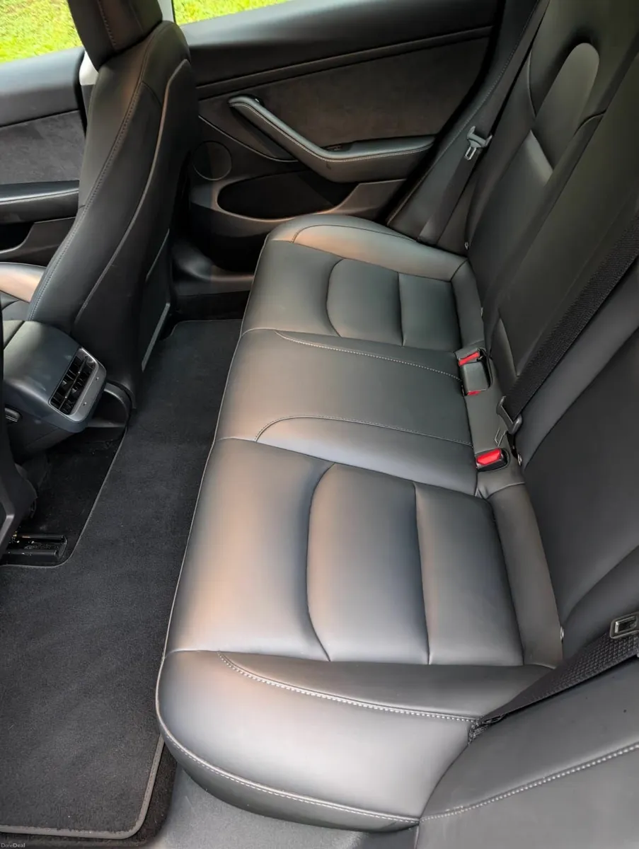Tesla Model 3 2023 - Image 2