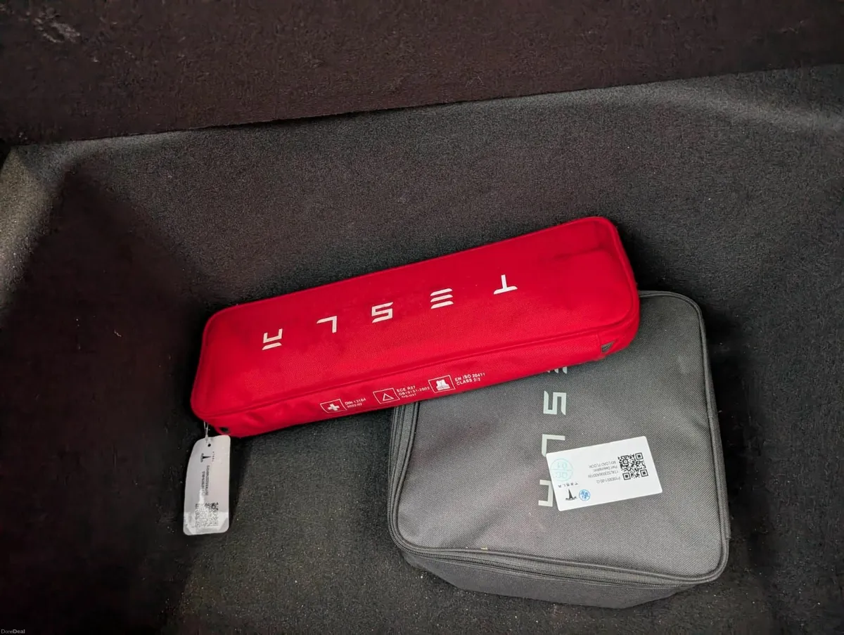 Tesla Model 3 2023 - Image 4