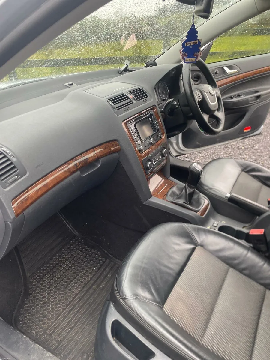 Skoda octavia  exclusive  1.6tdi - Image 4